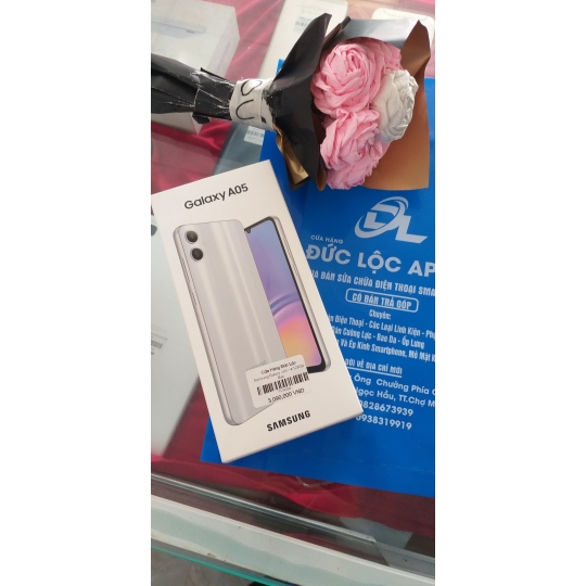 Samsung Galaxy A05 4/128GB Bạc 